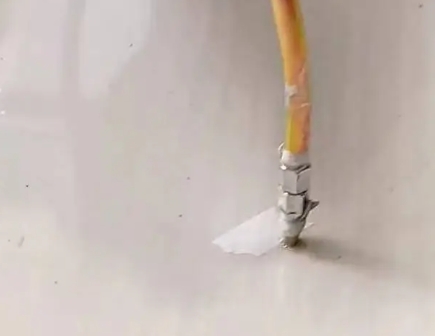 山西瓷砖空鼓维修公司专业解答在瓷砖铺贴过程中，如果使用的砂料过粗（如全部使用了粗砂），可能会导致以下问题